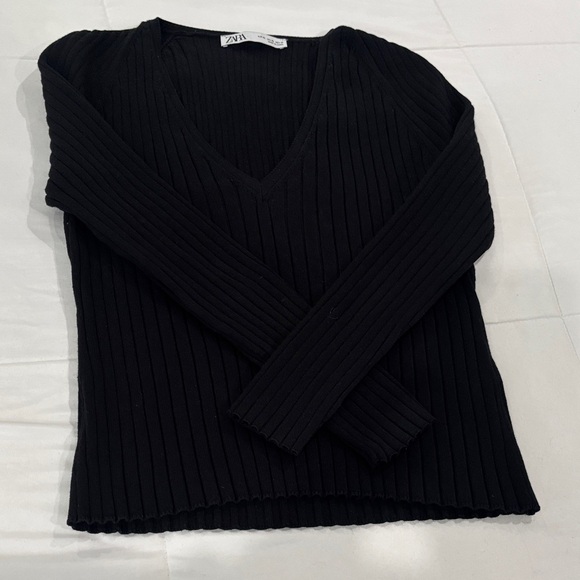 Zara Sweaters - Zara Black V-Neck Ribbed Sweater